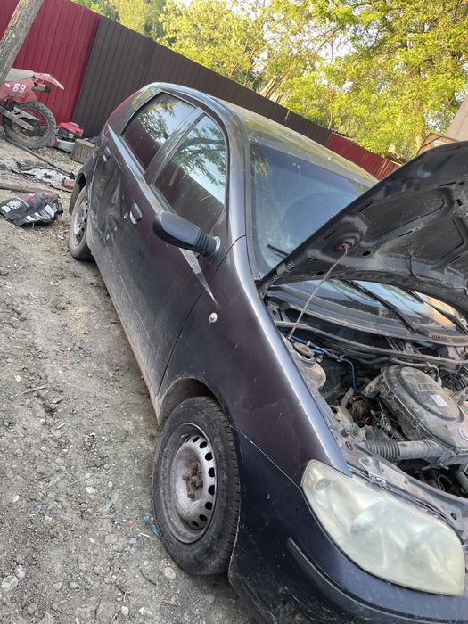 Vand fiat punto 1.4 benzină ,nu dețin acte este de camp