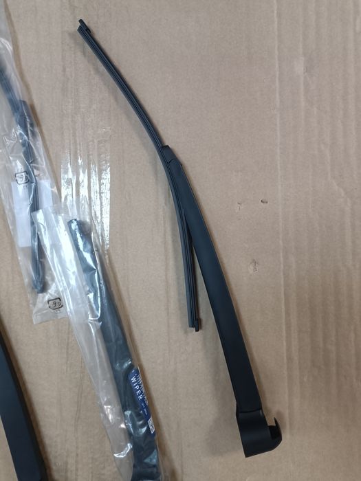 Задний рычаг дворника +щетка