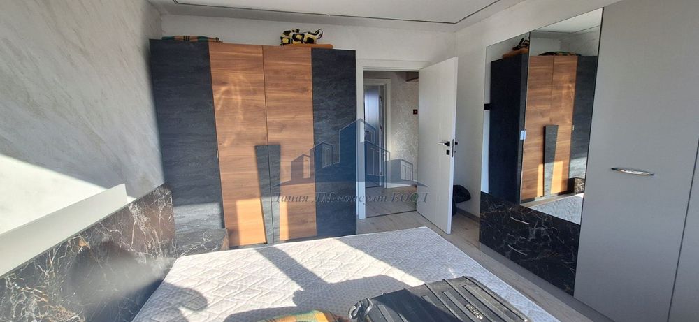 Продава се Тристаен апартамент в Шумен, Добруджански - 87 кв.м за 1553 €/кв.м - Снимка #8