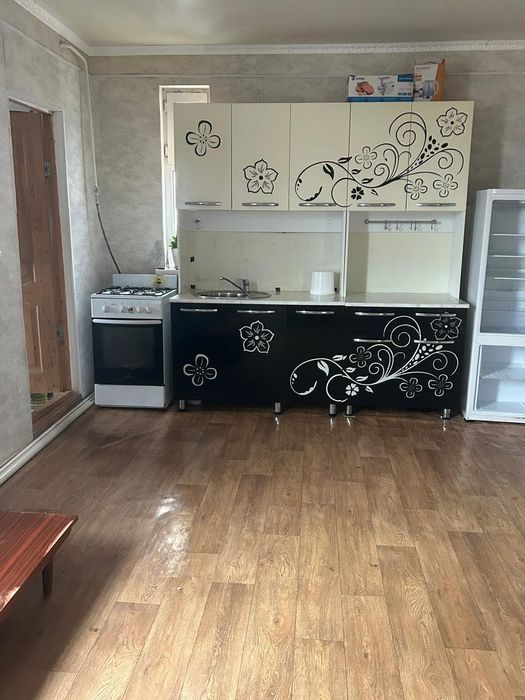 Жер үй сатылады.