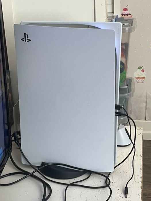 Продаю PLAYSTATION 5 с играми