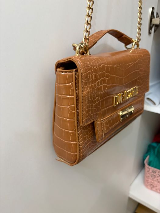 Продам сумку оригинал moschino