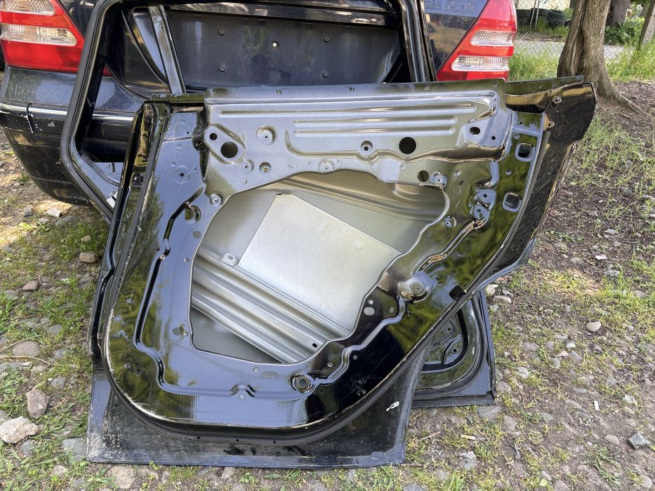 Врата Tesla Model Y