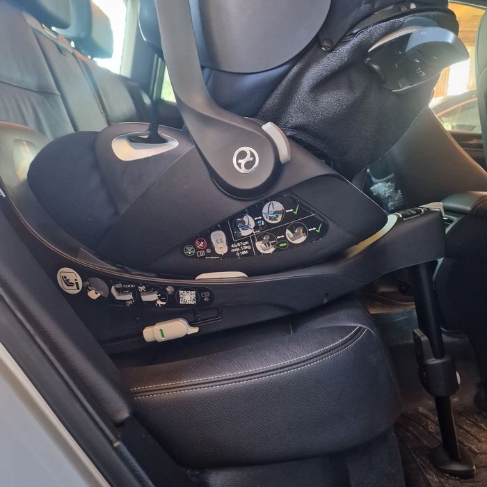 Cybex Cloud Z2  i-Size с Isofix база въртяща се на 180 градуса