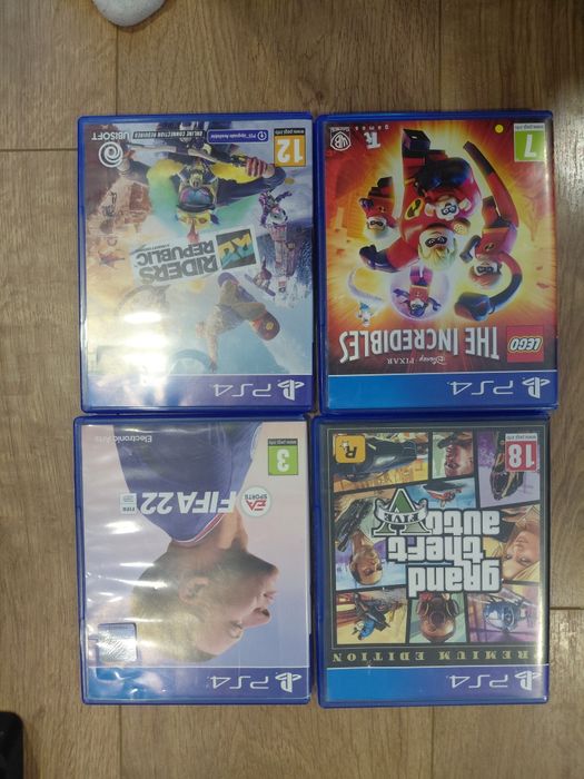 Ps 4  slim 5 контролера 5 игри