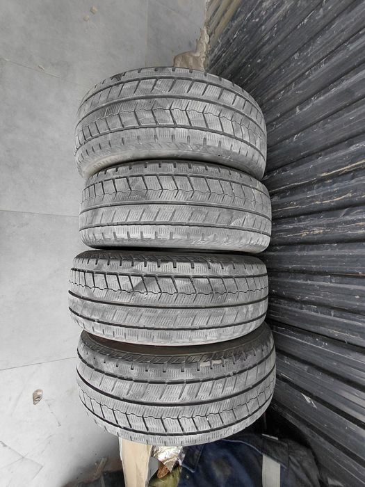 215/55/17 Зимный Покришка SONIX