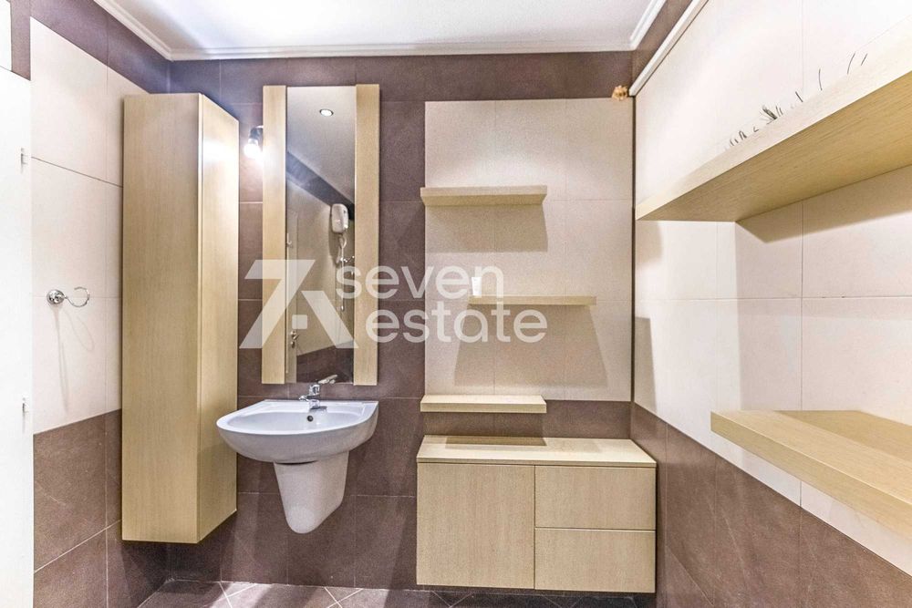 Продава се 3- стаен апартамент в ж. кв. Дървеница