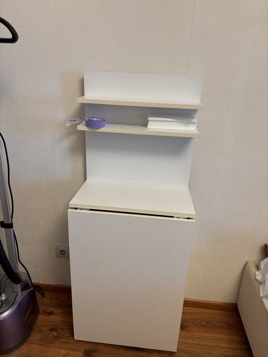 Маникюрный столик