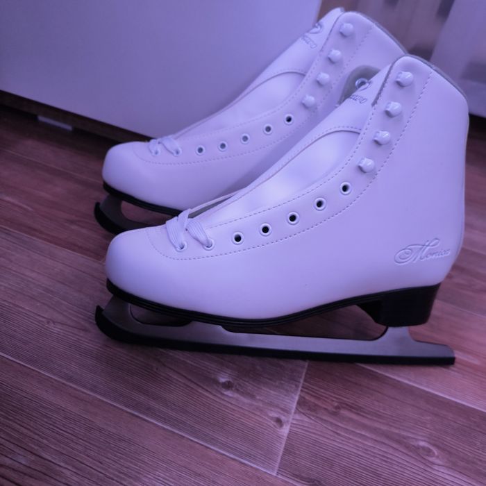 продаю коньки женские