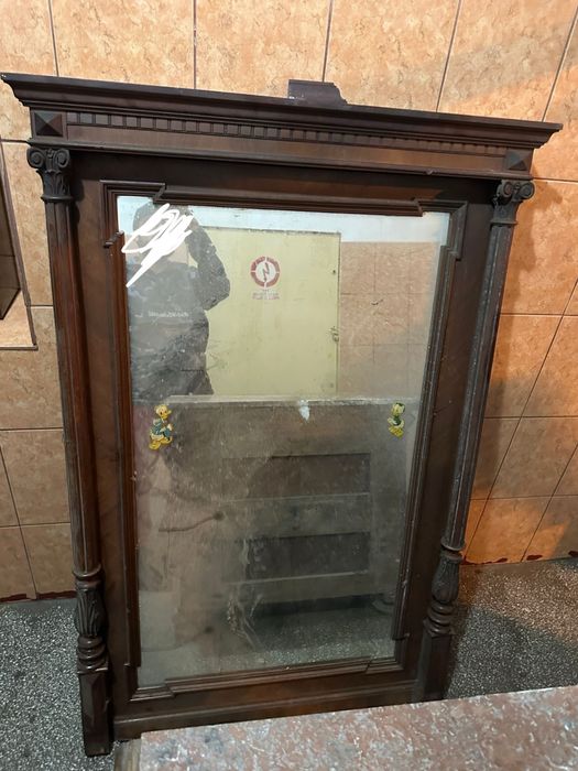 Mobilier vechi lemn masiv