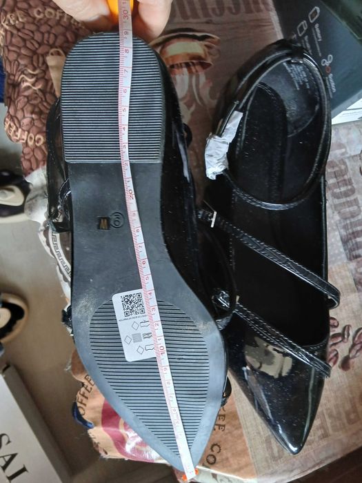 Нови лачени обувки голям размер