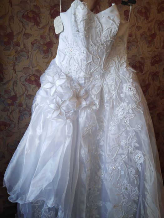 Продам платья новые