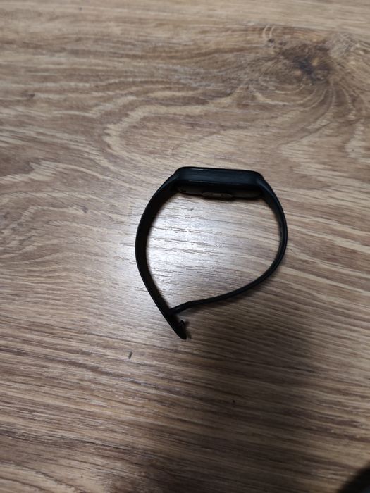 Mi Smart Band 5 с леко одраскано стъкло