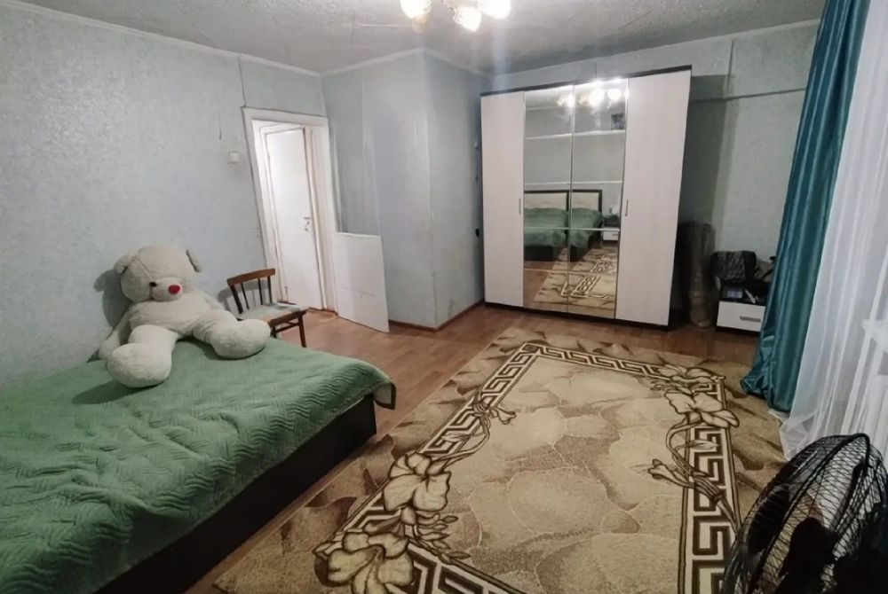 продам 1-ком. 35кв. 5мкр. 2-этаж