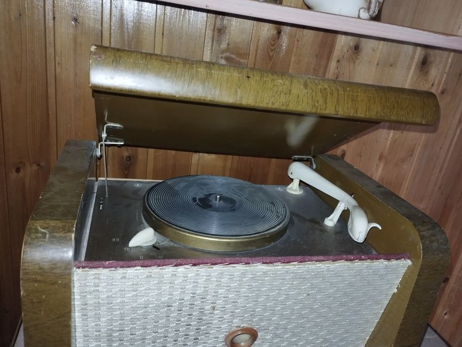 Продам радио, Рекорд 60.Раритет.