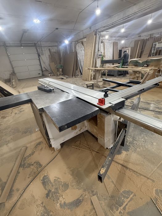 Распиловочный станок для мебель