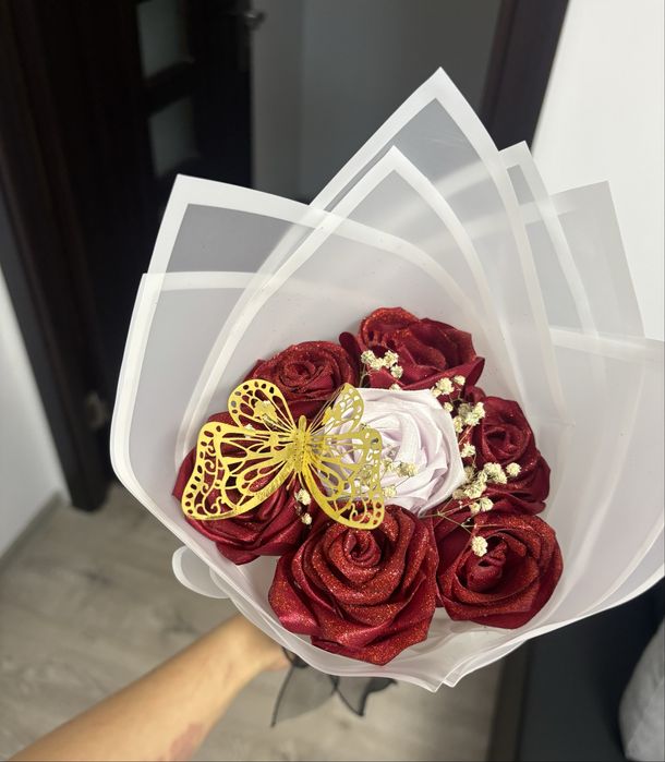 Buchet din satin 7 trandafiri
