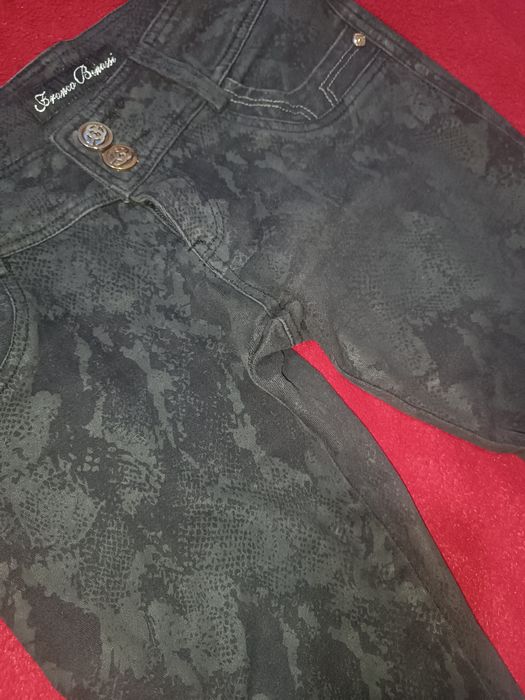 Джинсы. Расцветка красивая