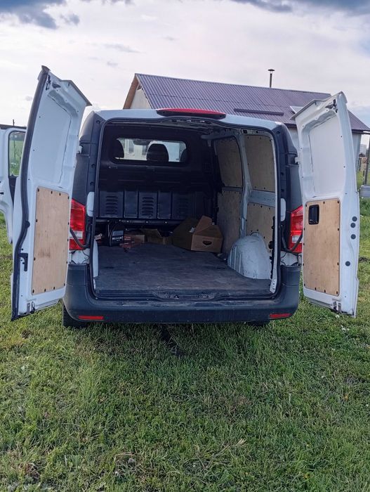 Vând Mercedes Vito