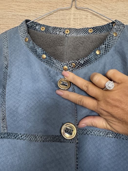 Blana/cojocel miel, doua fete, bleu cu gri, S, ca noua