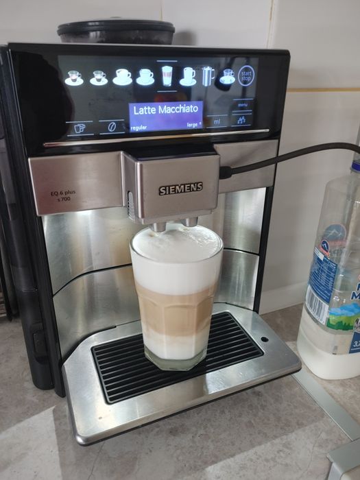 Продавам кафемашина SIEMENS. EQ6 plus S 700