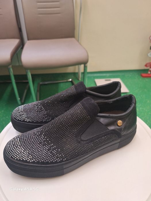 Чисто нови обувки 37 номер