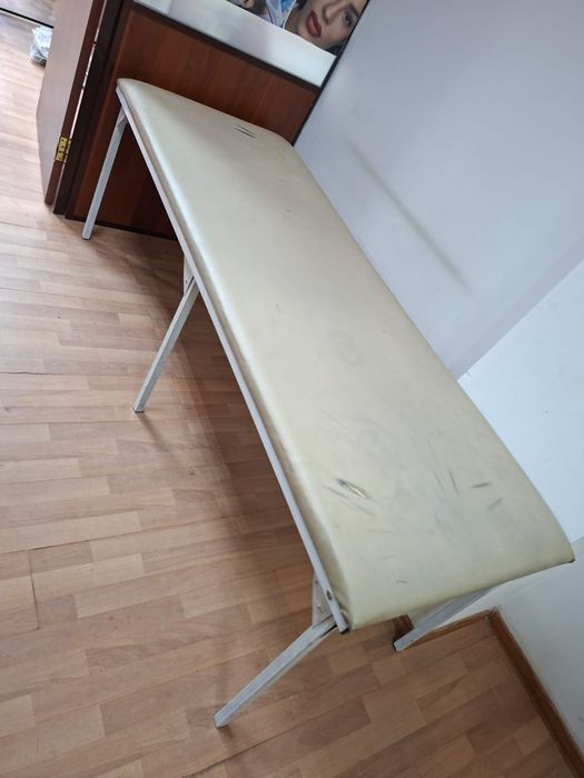 Продам срочно кушетку