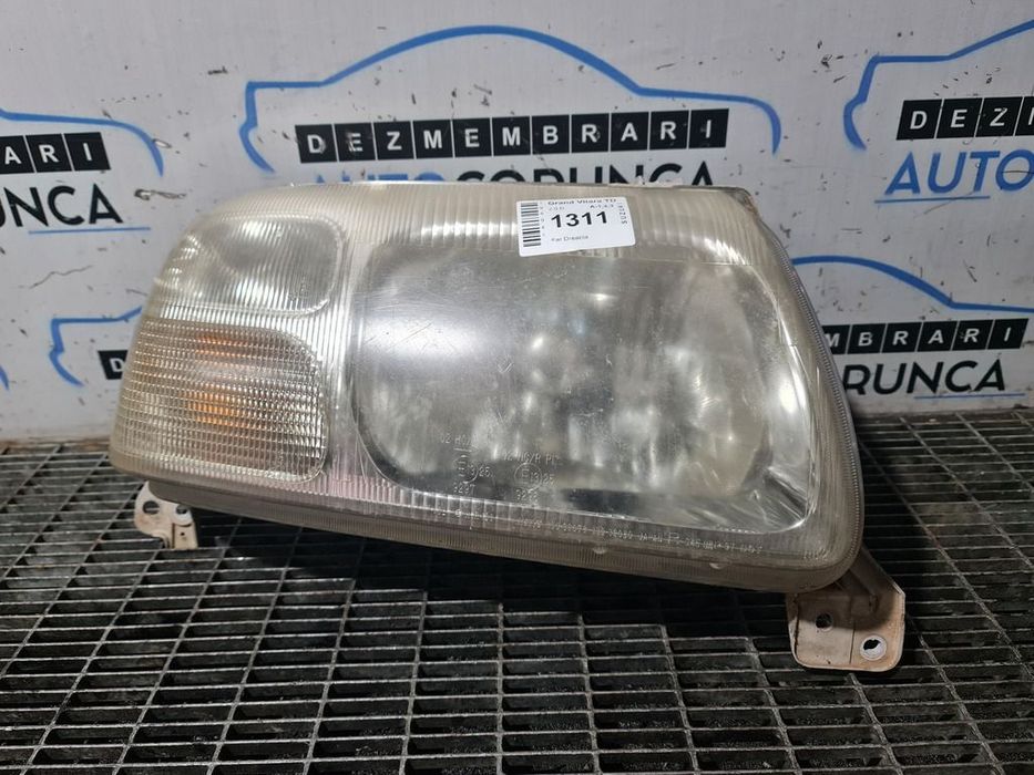 Far Dreapta Suzuki Grand Vitara TD 1998 - 2005 SUV 2 Usi (1311) Fara xenon