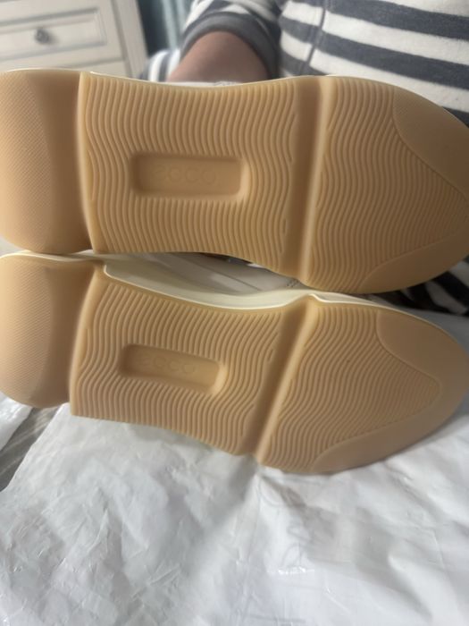 Кожаные кроссовки