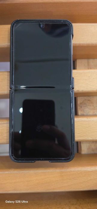 Телефон Samsung Z-Flip 4
