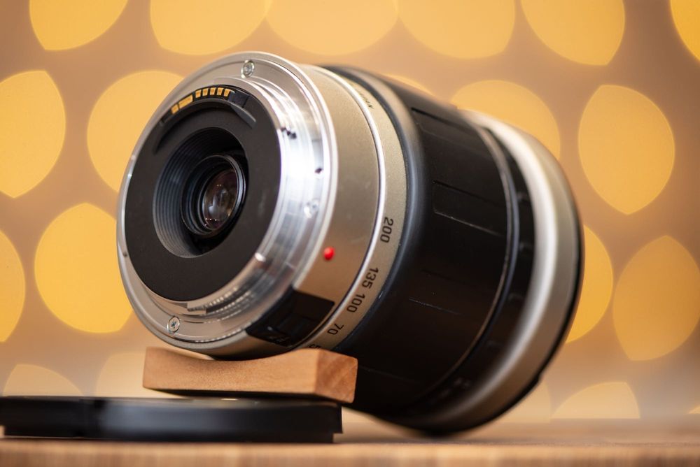 Canon 60D фотоапарат + два обектива и аксесоари Kanon