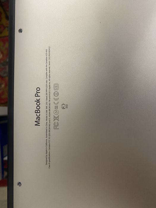 Продам макбук 15.6