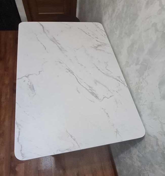 Продам обеденный стол.