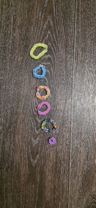 Браслеты и кольца из резиночек
