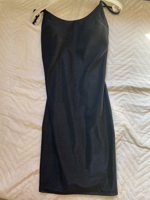 Къса черна рокля