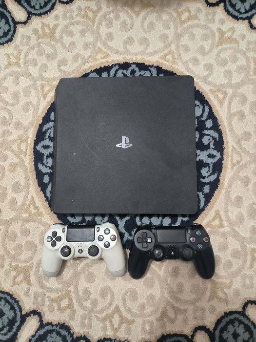 Продам PlayStation4 Slim