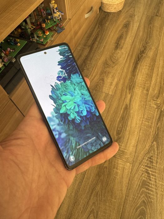 Samsung Galaxy S20 Fe 5G, memorie 128GB, 6GB RAM, alb, frumos