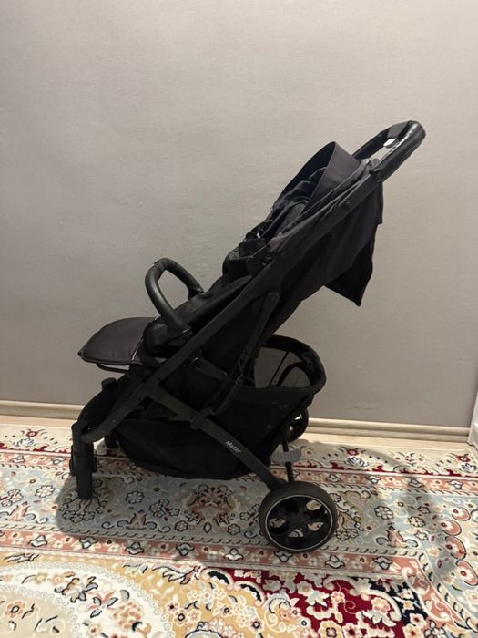 Коляска прогулочная в отличном состоянии