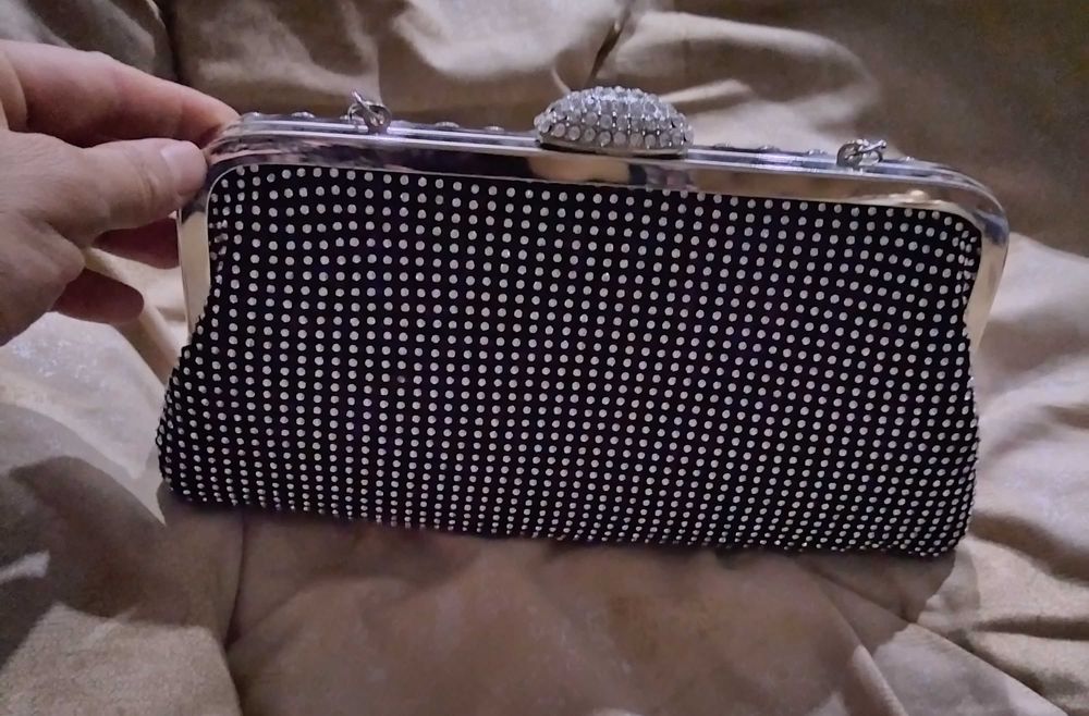 To'y hasham uchun yaltiroq so'mka