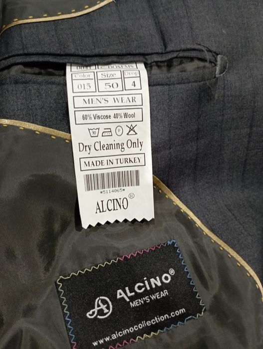 Продам два костюма