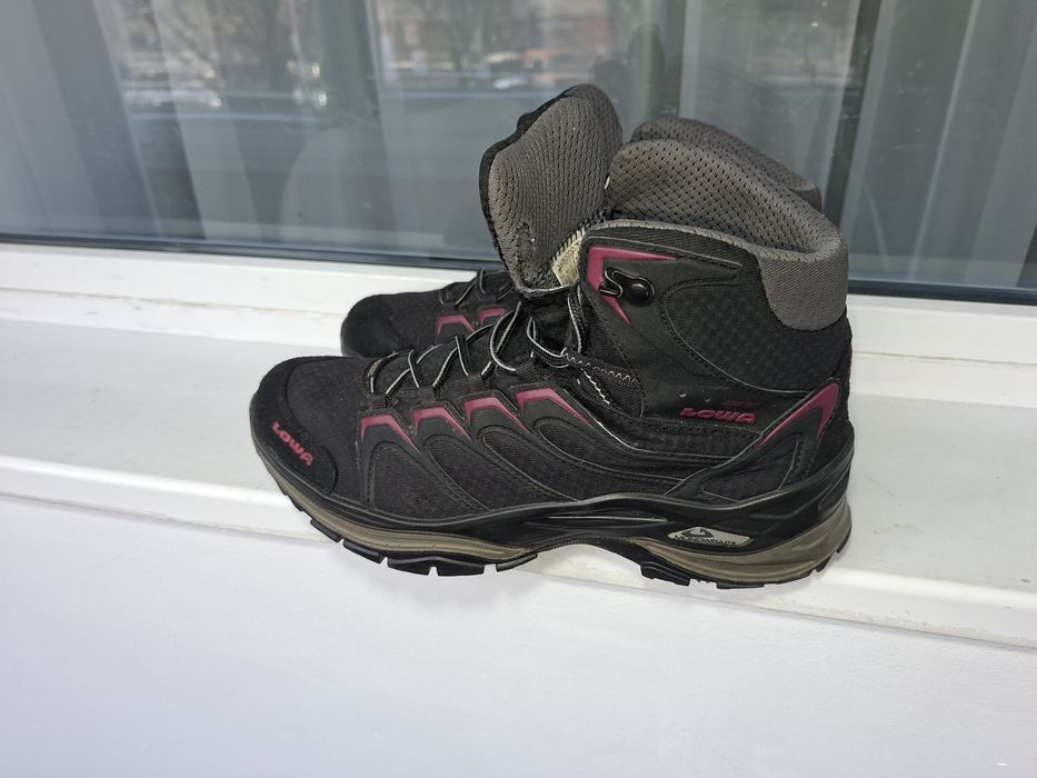 Vând ghete Lowa originale nr 41,5 cu Gore-tex