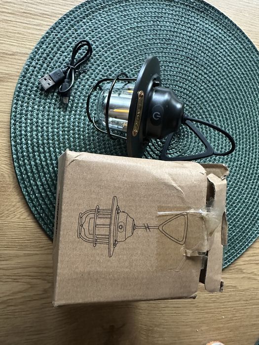 Lampa camping cu acumulator