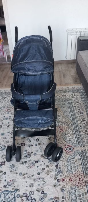Продам прогулочную коляску (костылек)