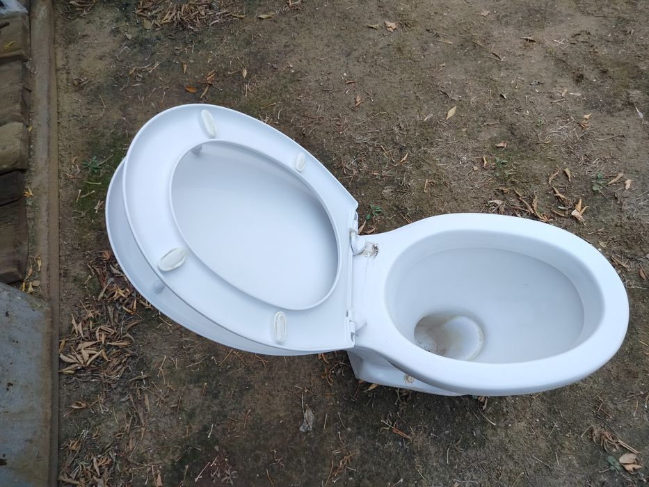 Продам унитаз бывший в употреблении