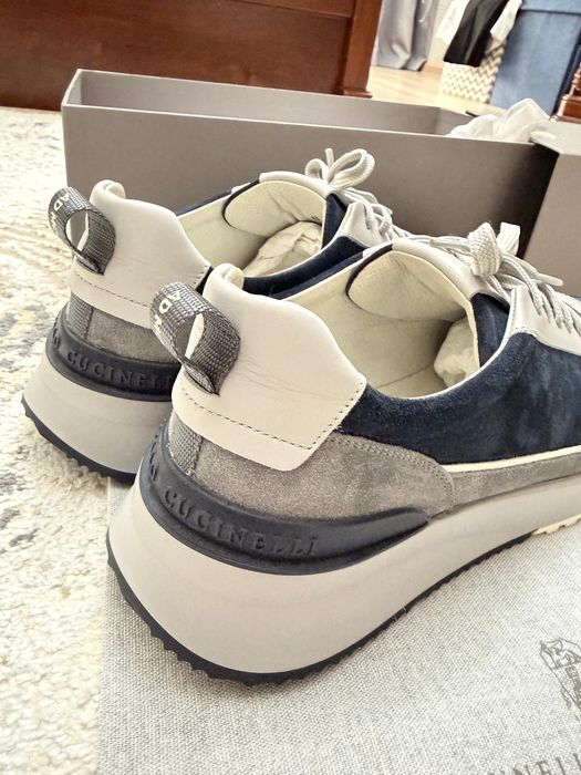 Продам кроссовки новый