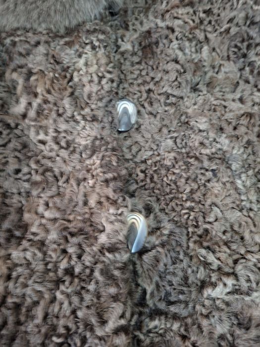 Продается шуба из натурального каракуля