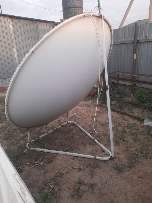 Тарелка спутниковая