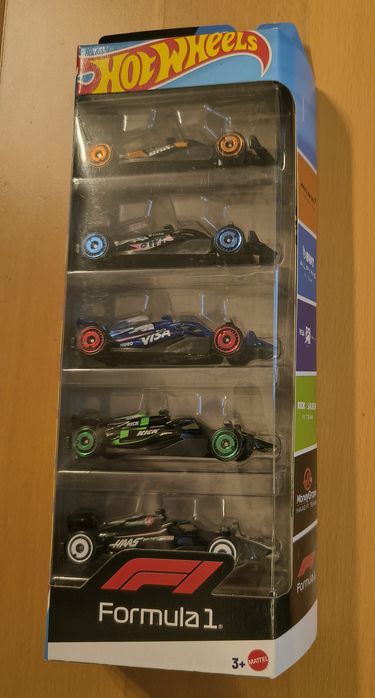 Vând set 5 Hot Wheels Formula 1 Race Team nou