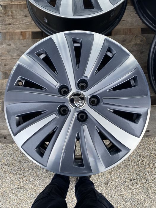 17 цола 5 х 112 мм Шкода , Skoda Superb , Oktavia , VW Фолксваген