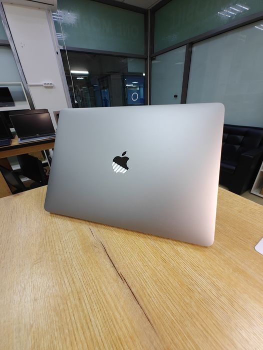 MacBook Air 13 | Core i3 | 2020 | 8/256гб | Retina